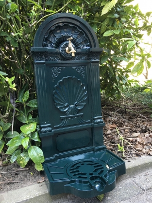 Sockelbrunnen, Aluminium, Messinghahn, grün